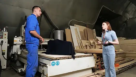 Fabrikspaß: doppelpenetration mit fickmaschine