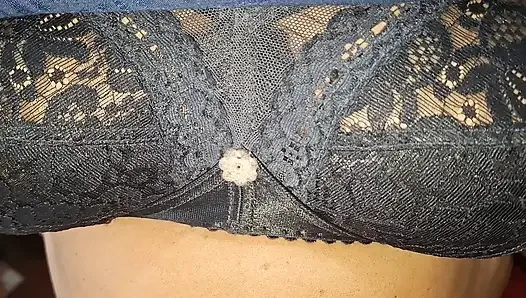 Asyalı orta yaşlı seksi kadın ev yapımı gerçek video