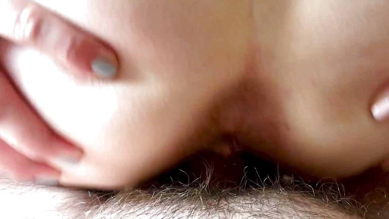 Голям задник язди хуй. Гледна точка