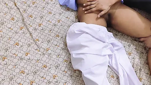 Private lehrerin fickte schülerin, während sie privat virales video unterrichtete.
