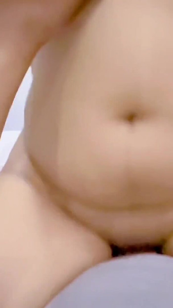 Moment inoubliable de « Une jeune femme agressée sexuellement par un vieux lui demande de coucher avec elle »