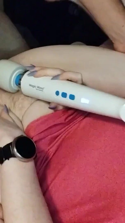 让她的传教士振动多次高潮大声呻吟热辣的业余妻子继母紧致阴户 | 短片 1