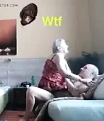 El viejo penetra profundamente en su abuela.