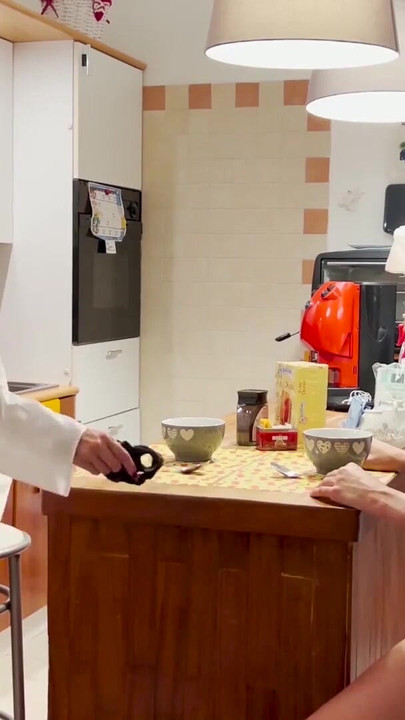 THE UNSTOPPABLE AND UNEXPECTED ERECTION OF THE VIRGIN SEEING ON  AUNTY IN WHITE LEGGINGS | Clip 1