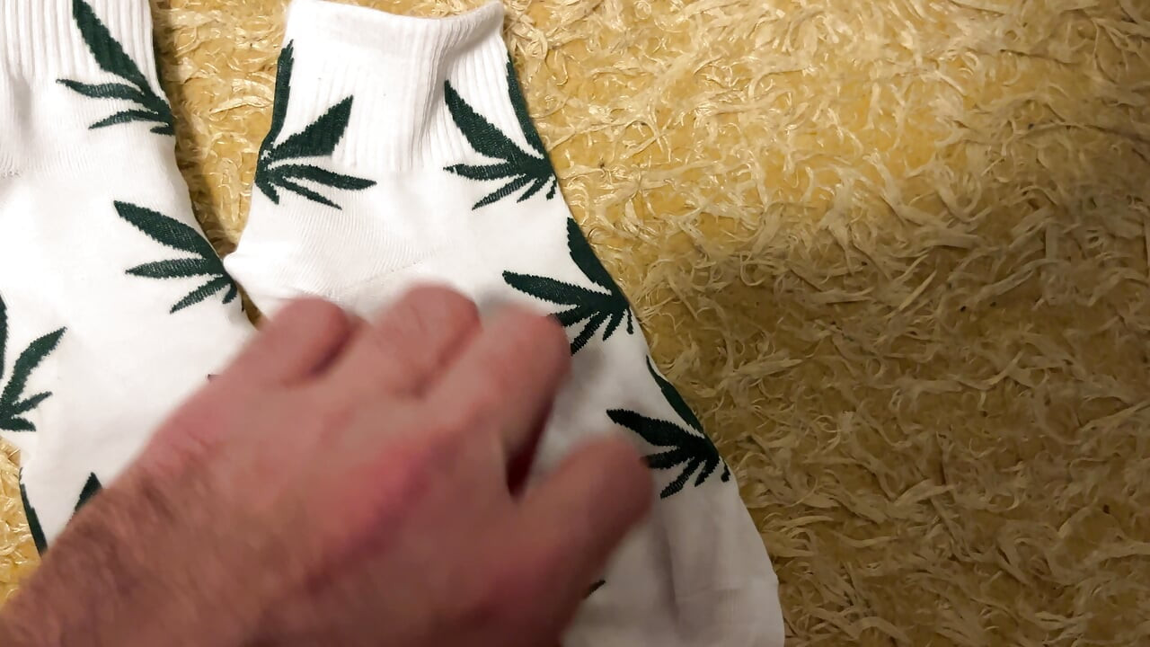 Gay Solo - Green Leaf Socks & White Cotton Fetish in Bedroom