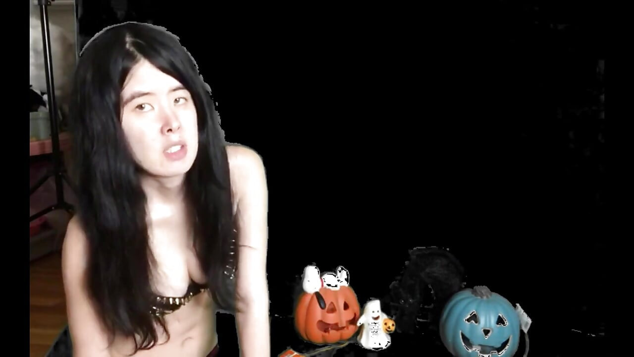 Chơi bí ngô Halloween với sự tham gia của Alexandria Wu