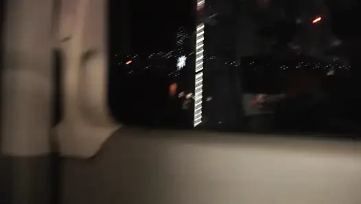 Cewek rambut pirang dientot habis-habisan di dalam fick bus