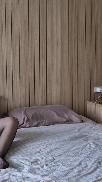 Detik ikonik dari "tertangkap adik tiri melancap. Adik tiri menggoda saya. Melancap dalam pantyhose, fetish ketat"