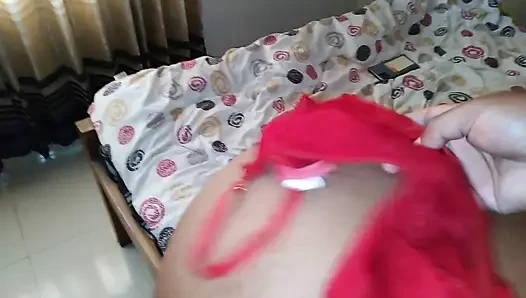 Tante seksi India pengen kontol besar - memeknya dicrot sperma banyak banget