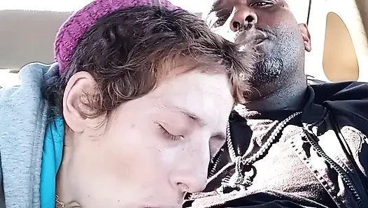 Грязная уличная шлюха пьет мою сперму на завтрак. МАМАША