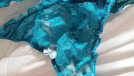 Karısının tanga üzerinde büyük cumshot!! yorumlar? :-))