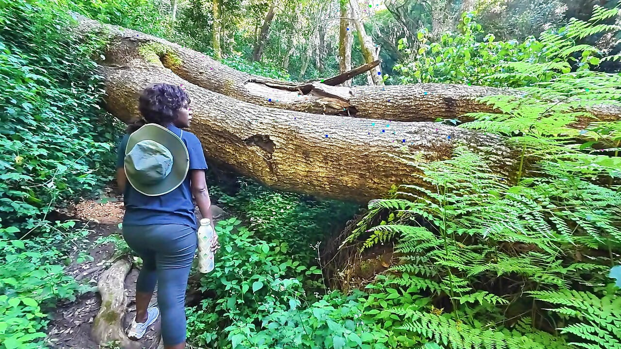 MILF Gets Her Pussy Eaten and Fucked at the River