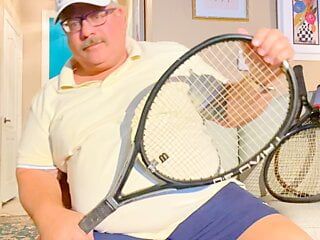 テニスのパパは最後に最大のハンズフリーを持っています！信じられない