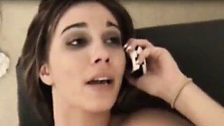 Je baise ma salope quand elle parle au téléphone