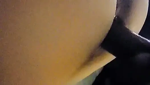 Istri hot dientot sama dildo ukuran kontol besar pria kulit hitam
