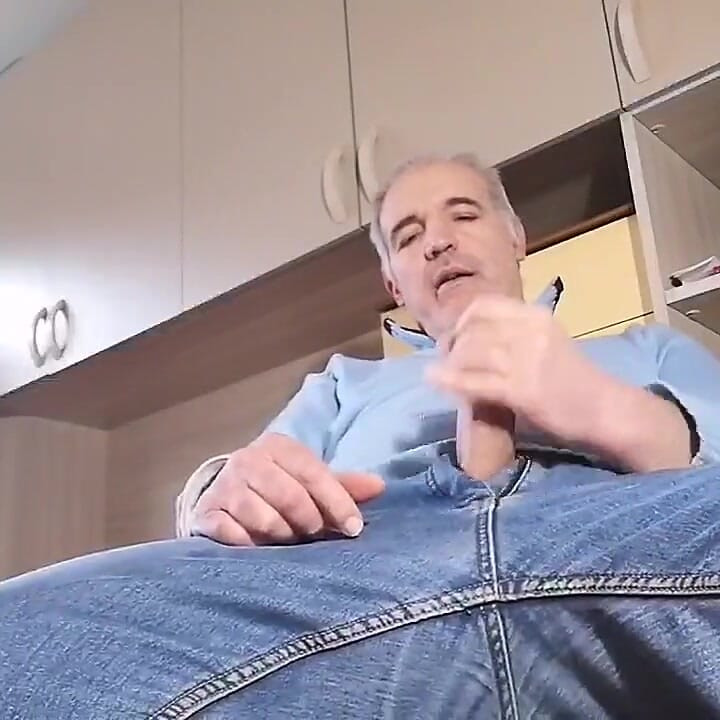 Ik heb testikels vol melk, ik moet meteen klaarkomen