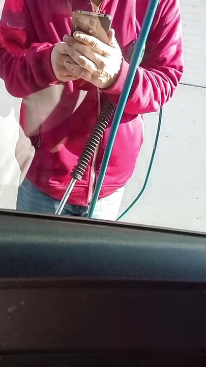 Public masturbate my pussy in the car wash, my husband's handjob in traffic! Part 1