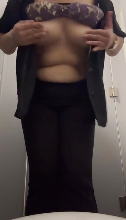 Desi Bhabhi Boobs Show