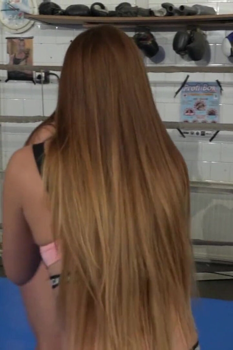 オルシ対アリッサ - リング上でセクシーなホットボクシングの戦い