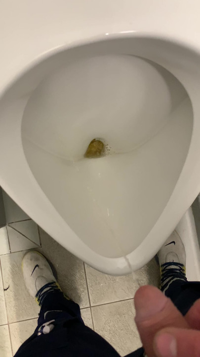 Extrem Pee at work