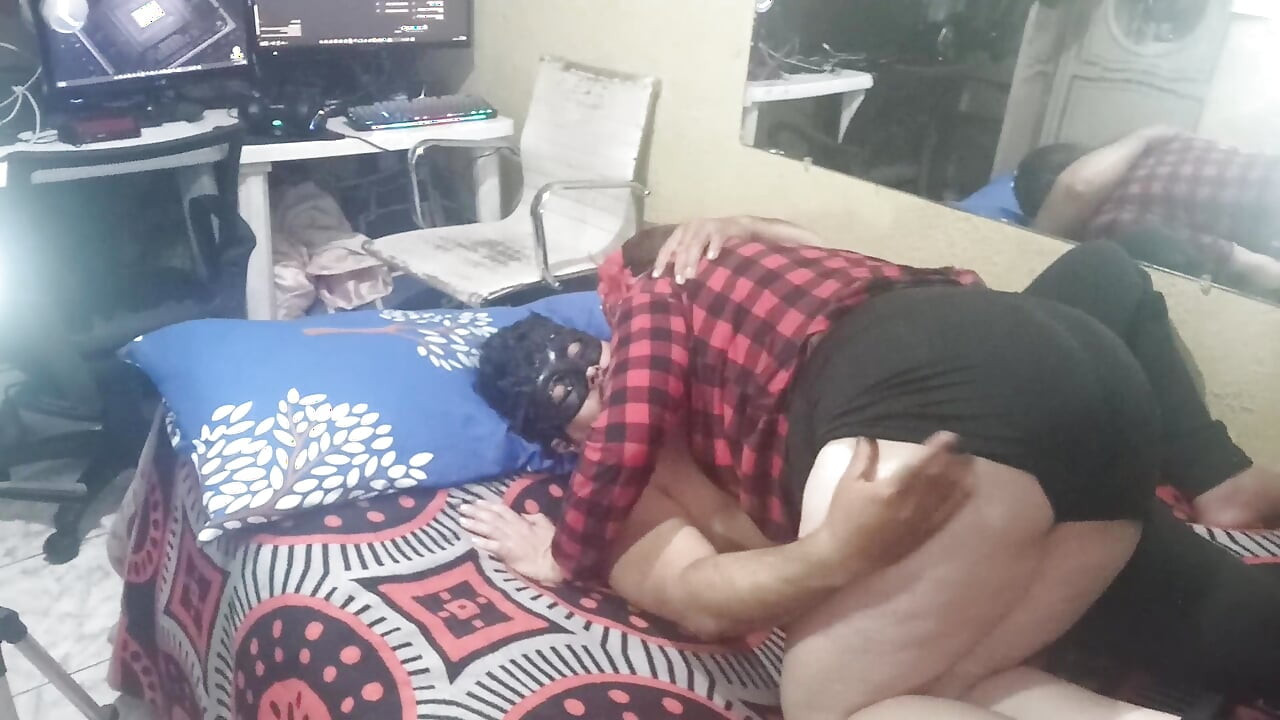 kissing and touching my girlfriend very delicious