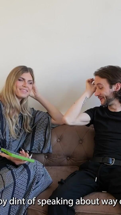 Amaterski francuski par - seks u guzu i pušenje | Isječak 1