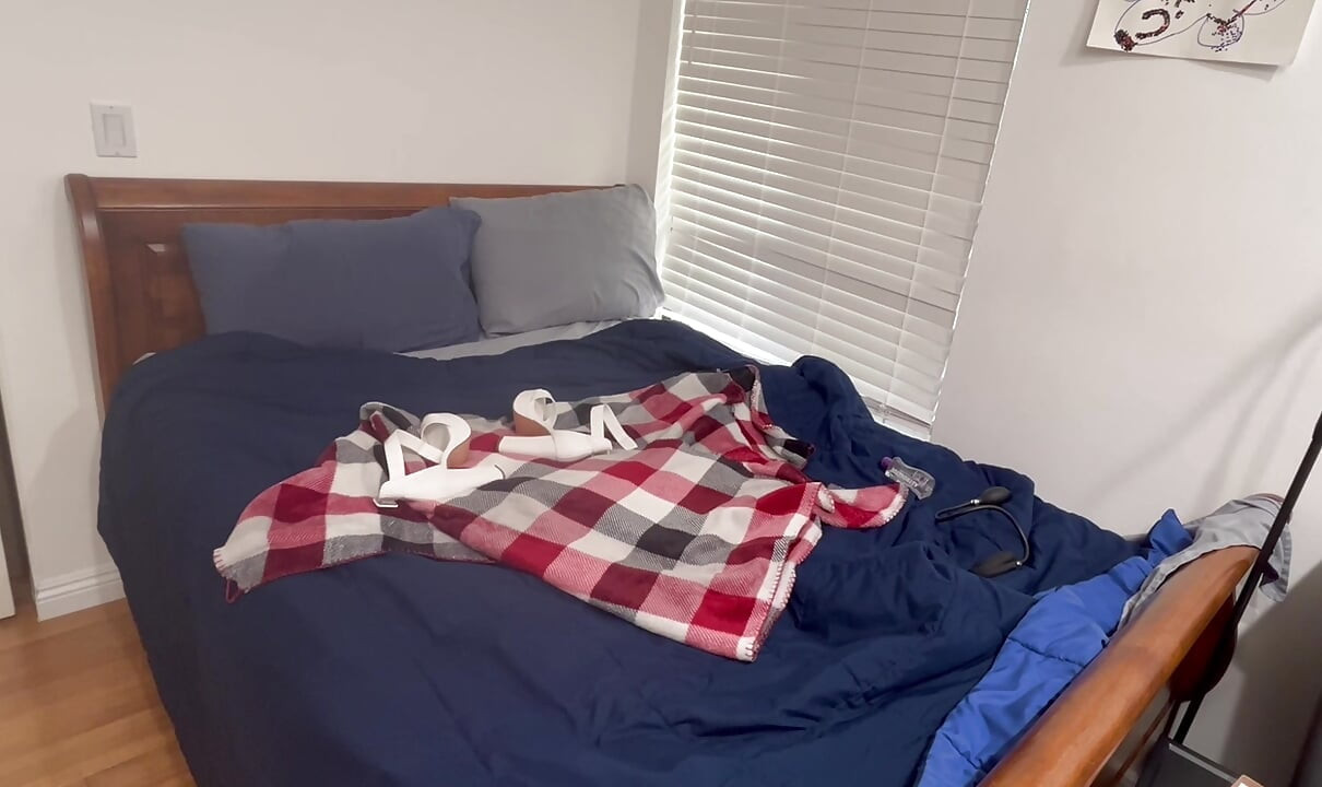 Blond dziwka w gorących obcasach zerżnięta do orgazmu