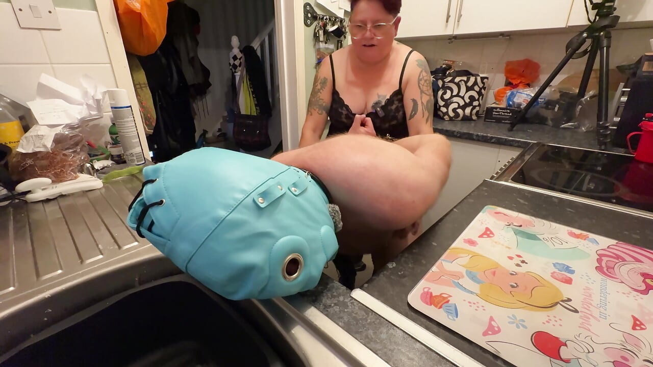 Bà chủ izars hình phạt không ngừng chịch trói buộc trong tủ lạnh và nhà bếp