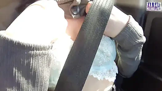 Прогулка с голым соском, где переполненные глаза искры горячий, тугий пик на ее взвернутые кончики фазе.1