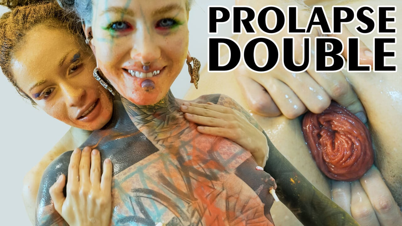 Anuskatzz i Stacy Bloom uživaju u analnom fistingu