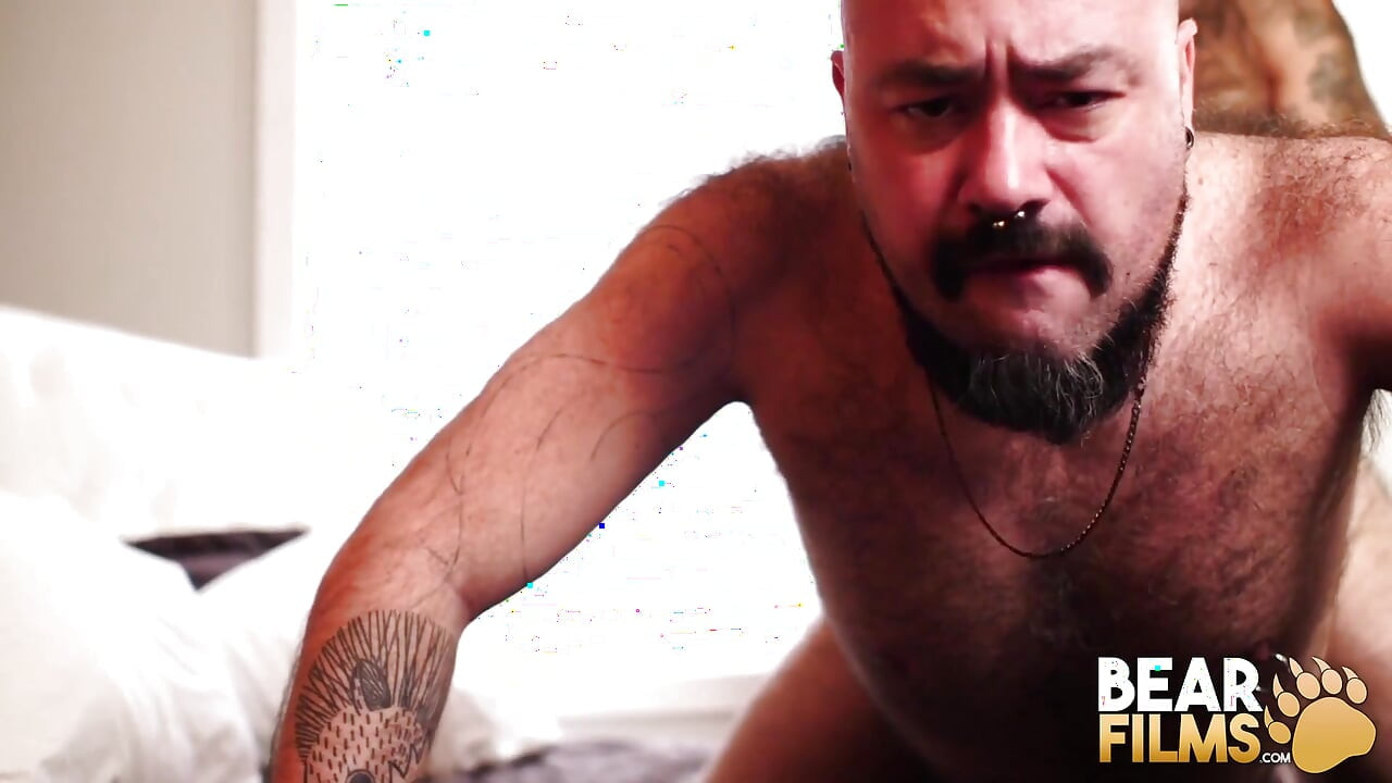 BEARFILMS - Atlas Grand Hammers spermaschlampe Bär Sillien