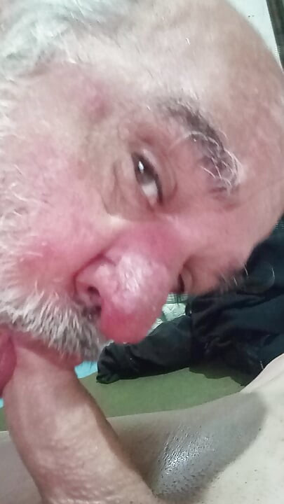 I LOVE TO SUCK PENIS