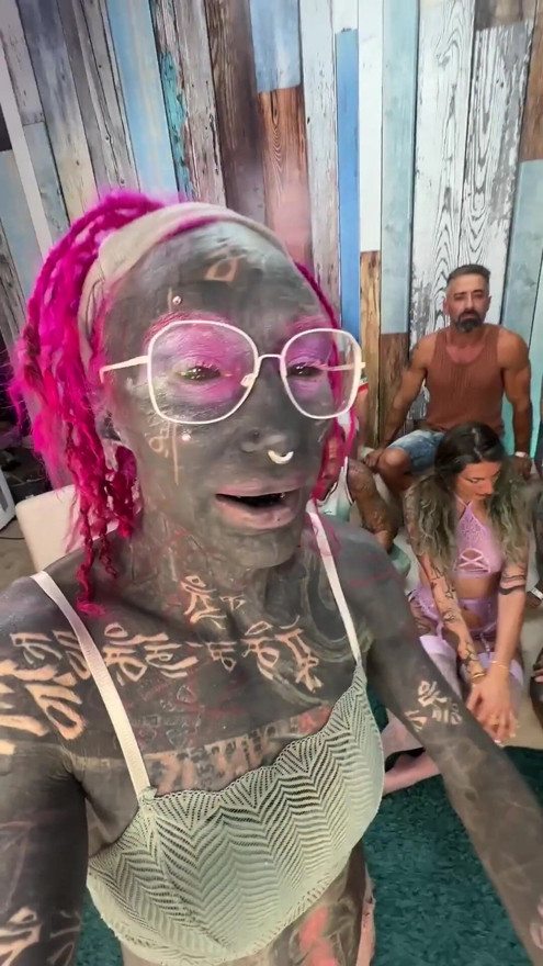 BTS Photoshoot Gone Wild 4 Naughty Girls Share & Worship the Cameraman's Cock | Clip 1