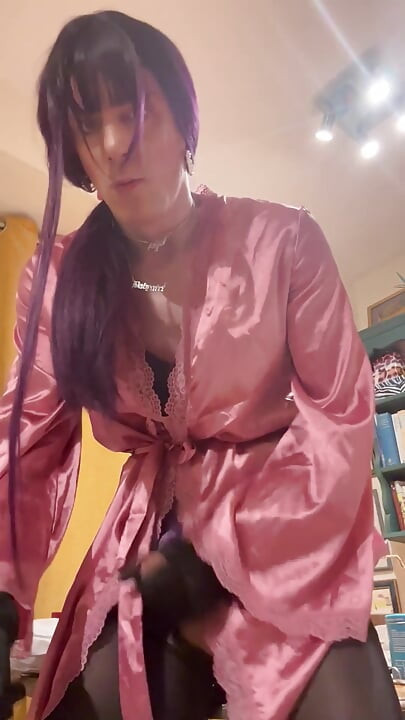 Jess Silk dildoya biniyor