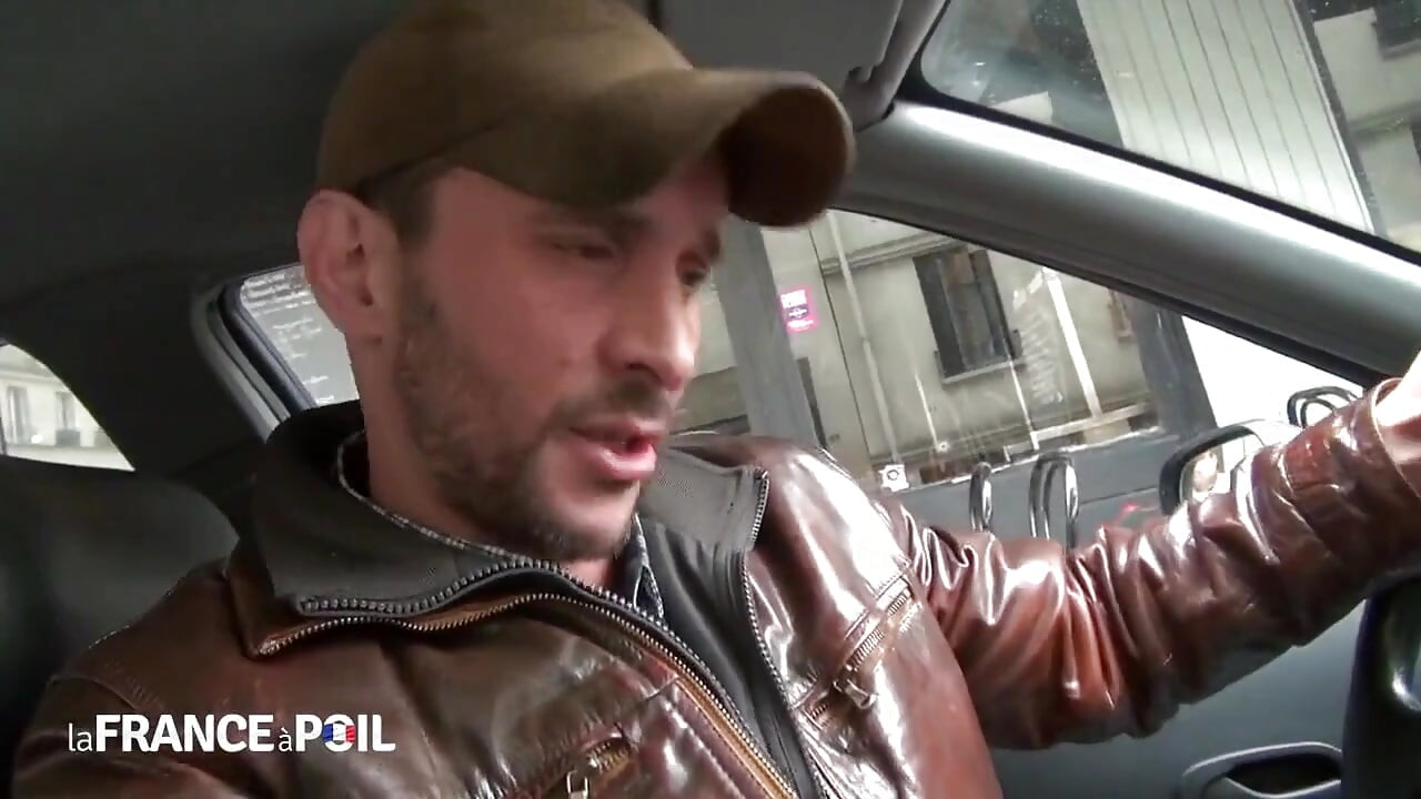 Tourist Slut in Paris Is Not Afraid by a Deepthroat