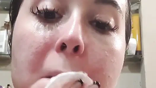 Ich mache meine hautpflege