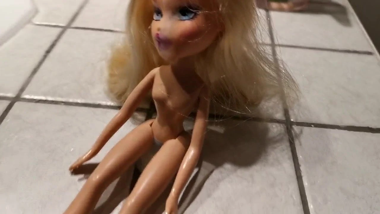 Bratz baba cumshot