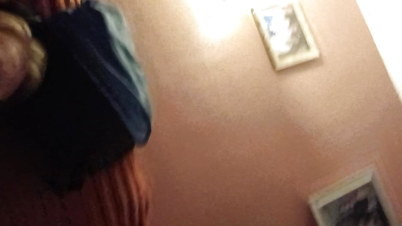 Showing you what my naughty little hole can do
