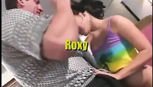 Roxy si cowok pejantan ngentot sama cowok pengisap kontol sebelum wajahnya dicrot sperma hangat