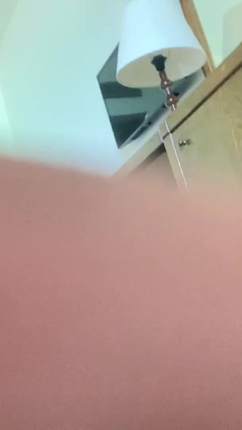 Unvergesslicher moment von "NASSES HÖSCHEN UND MUSCHISAFT. EINE HAARIGE NASSE MUSCHI IM HÖSCHEN MASTURBIEREN UND EINEN SQUIRT-ORGASMUS BEKOMMEN."