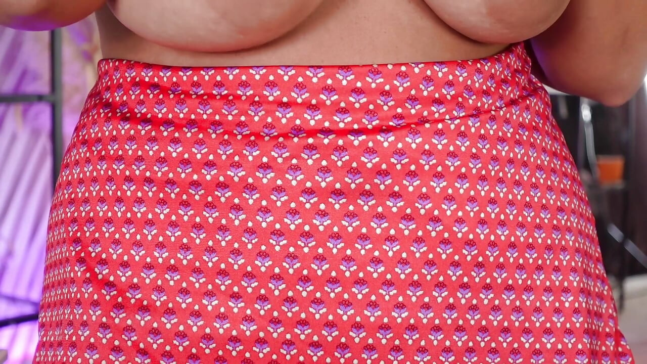 Real Flirting. Hotter Fast. horny live masturbation tease, Cuckold, sturdy legs!