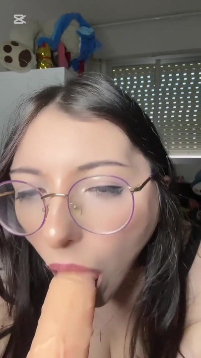 Your princess loves gifts and being pampered so she blows your cock | Clip 1