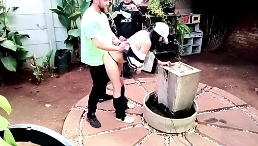 Patron bayanlar bahçesini temizlerken neredeyse yakalanıyordum