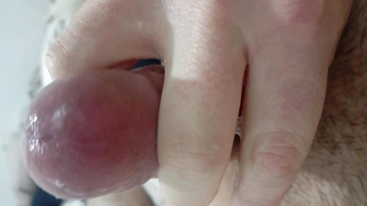 Me toco mientras mi hermana me mira
