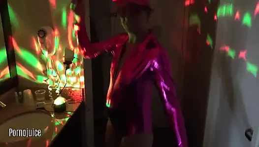 Disco fuchsia pembuahan hitam dibintangi oleh istri panas alexis marie