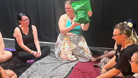 Teman dan strap-on - cliff media productions