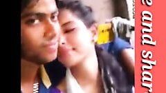 Caliente besando indio amante universidad amigo