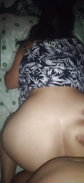 Nyanyi dengan Dominican yang cantik