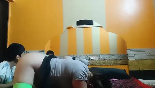 Di motel, dia nyepong kontolku, kami ngentot posisi 69 dan gaya doggy sambil aku rekam pakai ponselku