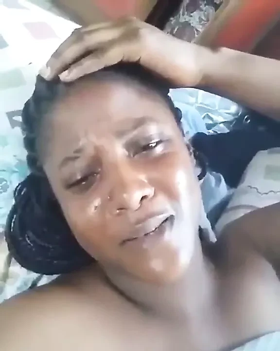 渴望性爱的黑人女人，她非常渴望鸡巴